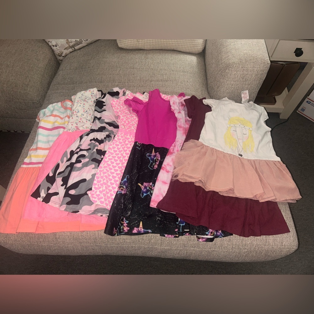 Lot of 8 short sleeved dresses for girls size 4/5